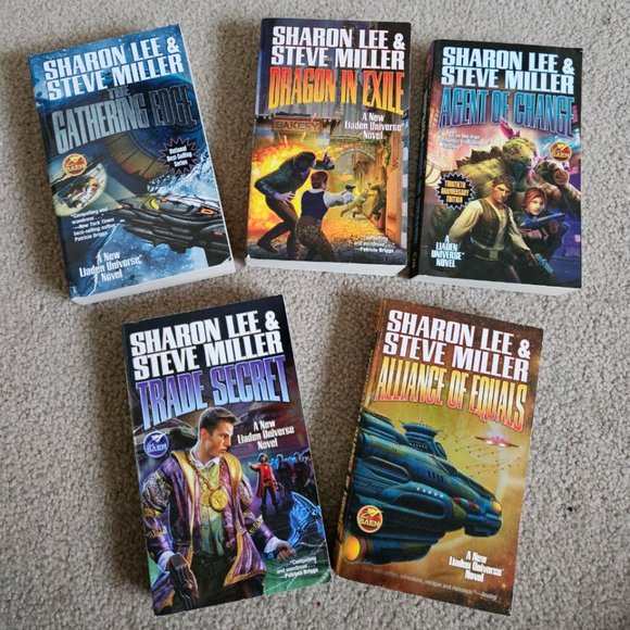 5 Books Bundle - Mass Market Paperback - Sharon Lee & Steve‎ Miller - Picture 1 of 6